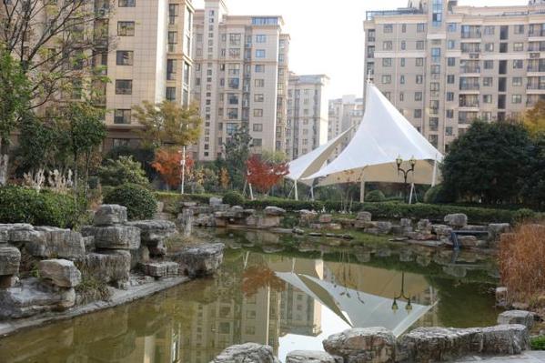blank" href="/item/房地产开发经营/5031196"